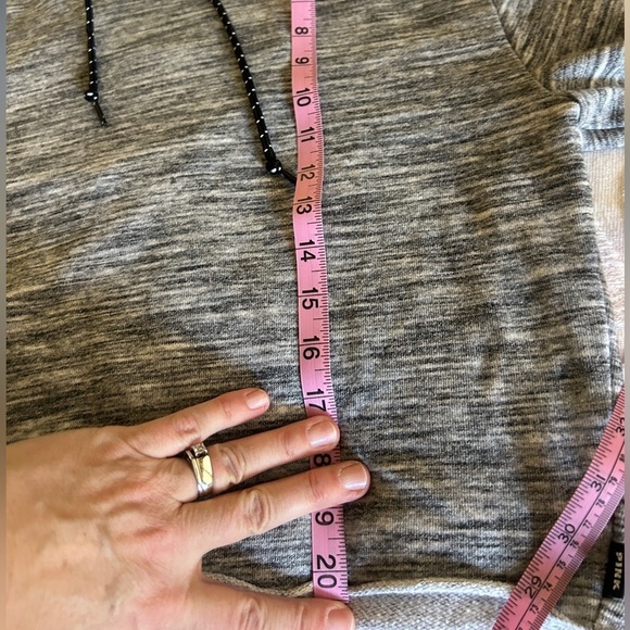 EUC Victoria’s Secret PINK grey space dye cropped hoodie, size M. Back cutout - Picture 12 of 13